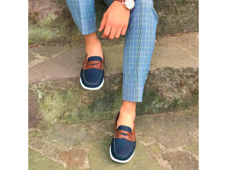 Zapato de cuero para hombre loafers casual color azul con detalle café